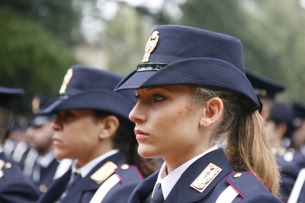 polizia agente agenti